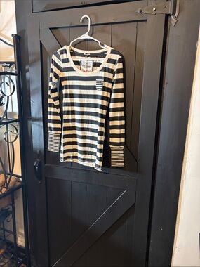 Poof Excellence Black & Cream Striped Long Sleeve Scoop Neck Top with Pocket